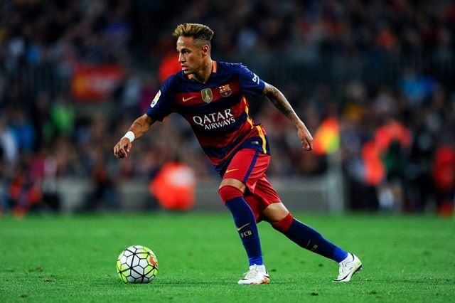 Neymar với những lần nhảy múa cùng trái bóng trên sân cỏ